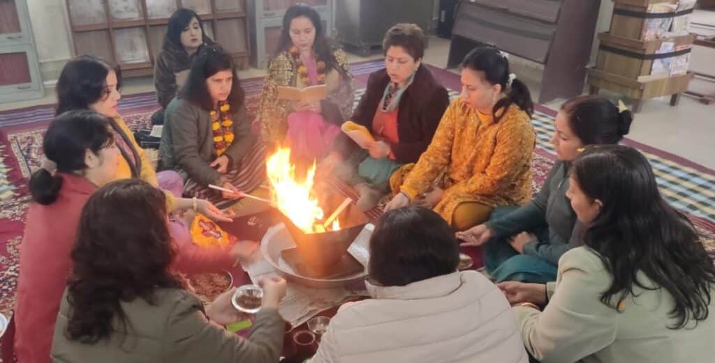 यज्ञ सकारात्मक ऊर्जा और प्रेरणा का स्त्रोत: डॉ. अनुपमा आर्य 1 WhatsApp Image 2025 01 01 at 14.49.52 73bbbdbf