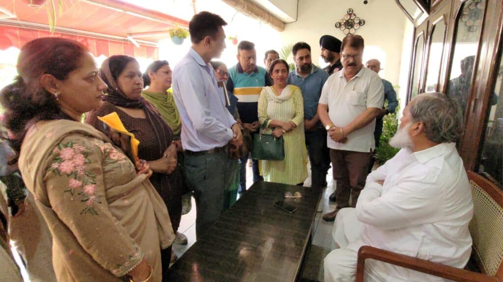 स्कूलों की दशा सुधारने के लिए कैबिनेट मंत्री अनिल विज द्वारा एक करोड़ जारी करने पर डीईओ व स्कूल प्रिंसिपलों ने आभार जताया 1 2