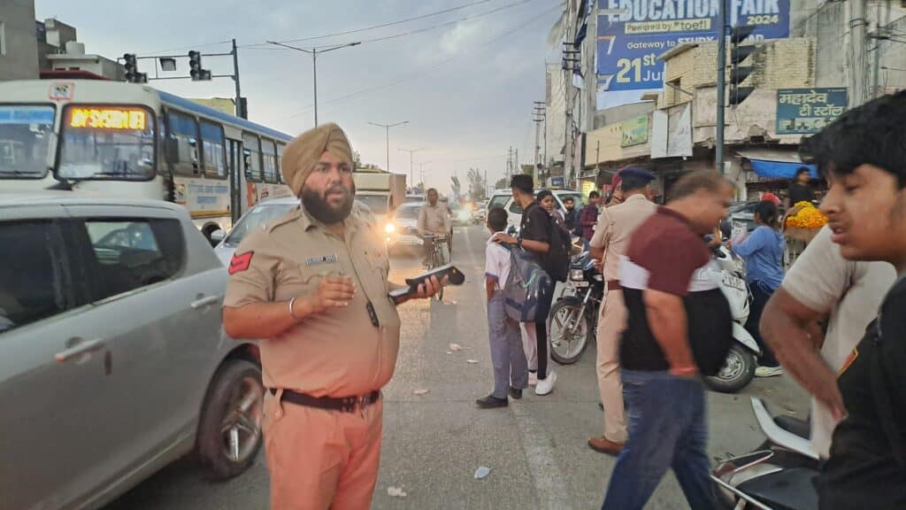 अम्बाला में HSRP व बिना नंबर प्लेट वाहनों पर पुलिस की बड़ी कार्रवाई: 2 हजार से अधिक चालान, अपराध पर लगेगी लगाम — एसपी अम्बाला 20 20250521 173532