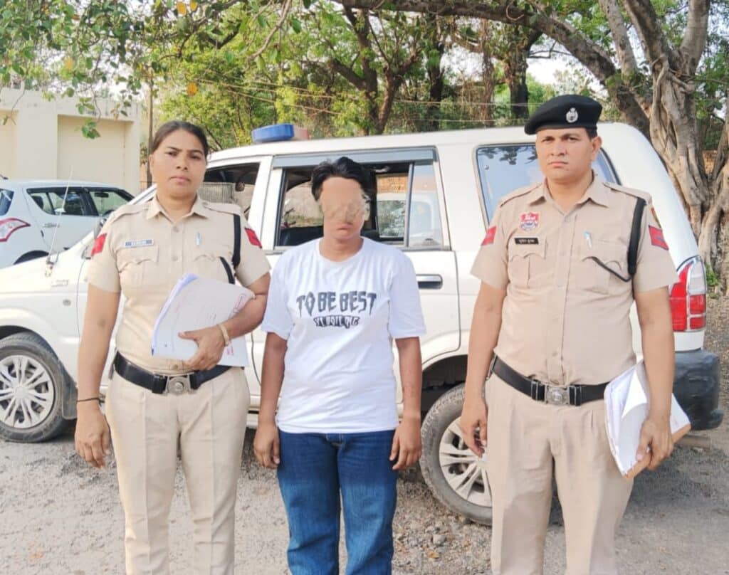 3 woman accused ps MNGR