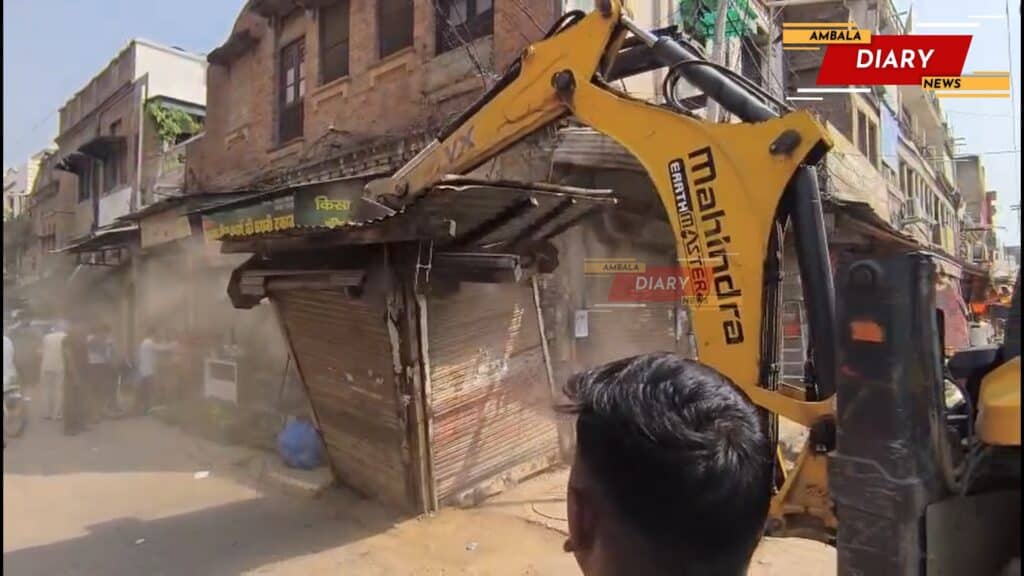 अम्बाला छावनी में नगर परिषद् ने अतिक्रमण के खिलाफ चलाई मुहिम, कई स्थाई निर्माण हटाए 19 Untitled 4.11.3
