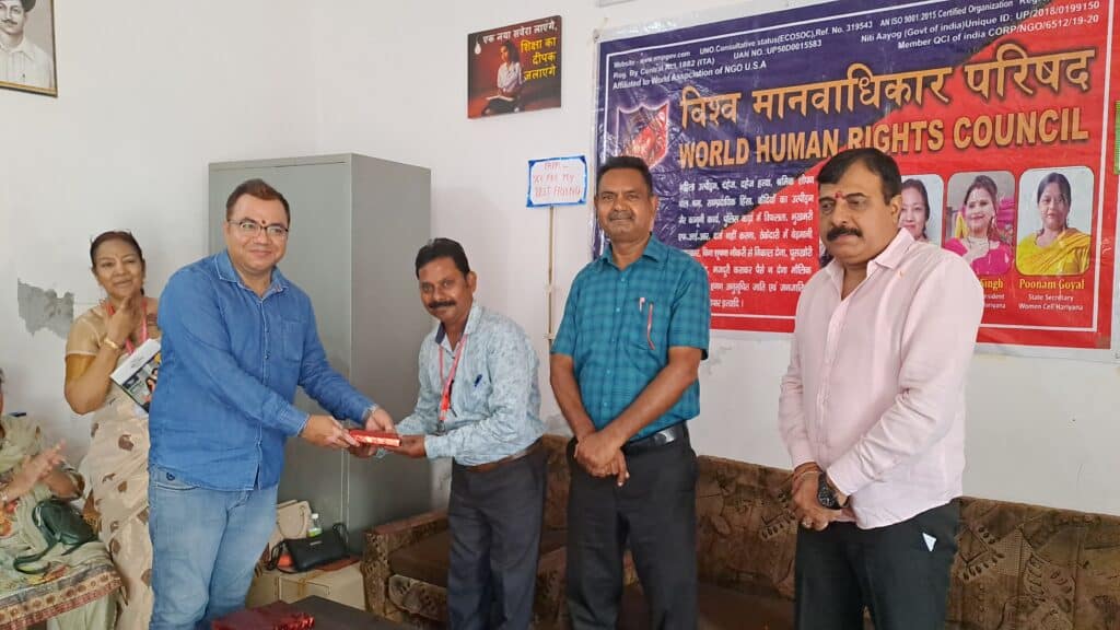 माँ की पाठशाला, टैगोर गार्डन में विश्व मानवाधिकार परिषद द्वारा फादर्स डे का भव्य आयोजन 4 20250615 120737