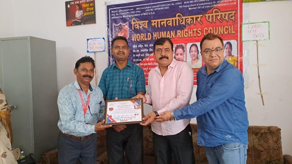 माँ की पाठशाला, टैगोर गार्डन में विश्व मानवाधिकार परिषद द्वारा फादर्स डे का भव्य आयोजन 3 20250615 120832