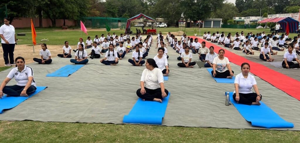 शारीरिक और मानसिक सेहत के लिए योग फायदेमंद: डॉ. अनुपमा आर्य 1 WhatsApp Image 2025 06 21 at 9.07.18 AM