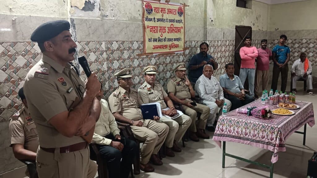 नशामुक्त जीवन नायाब जीवन जागरूकता अभियान के दौरान थाना अम्बाला छावनी क्षेत्र वार्ड नम्बर-25 में पुलिस ने चलाया जागरूकता अभियान 15 nasha mukt bharat 1