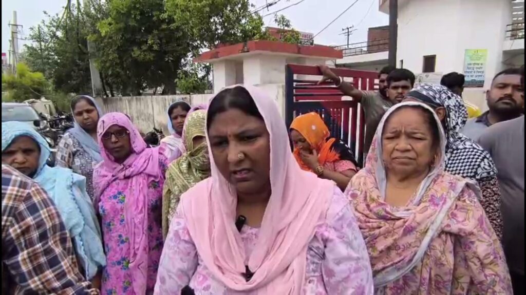 अम्बाला छावनी में यश सुसाइड केस को लेकर पड़ाव थाना के बाहर हंगामा 3 vMix Capture 23 June 2025 12 47 29