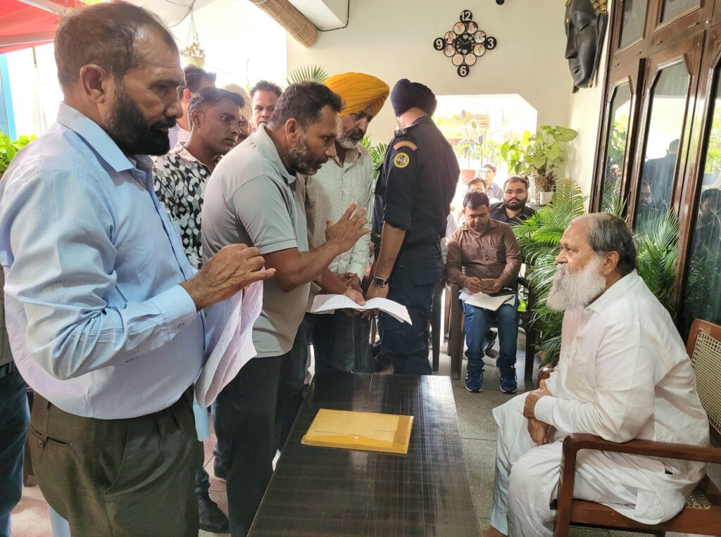 ऊर्जा, परिवहन एवं श्रम मंत्री अनिल विज ने बर्फखाना जमीन खाली कराने के मामले में एसपी अम्बाला को जांच कर मामला दर्ज करने के निर्देश दिए 2 1001778286