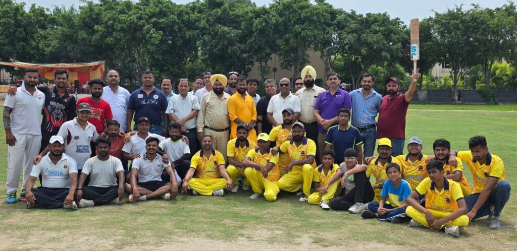 लायंस क्लब अंबाला ने आज S D College Ambala Cantt में आयोजित क्रिकेट मैच में भाग लेकर खेल और समाजसेवा के प्रति अपनी सक्रिय भूमिका को दर्शाया। 2 WhatsApp Image 2025 07 27 at 17.53.46 c42cc492