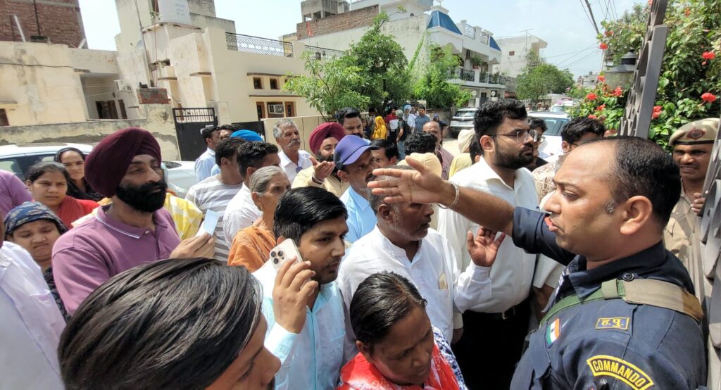 अनिल विज ने सुनी जनता की फरियाद, ठगी और लापता युवती मामले में दिए सख्त निर्देश 2 Pic 4