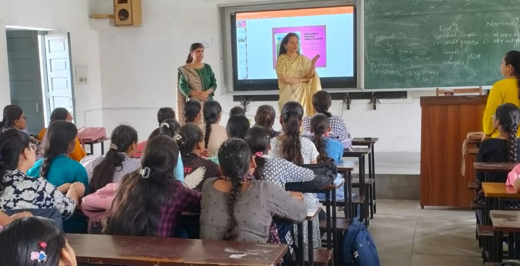 किताबों के आगे सिर झुका लो ये आपको कहीं झुकने नहीं देगी: डॉ. अनुपमा आर्य 1 WhatsApp Image 2025 08 07 at 12.02.06 PM