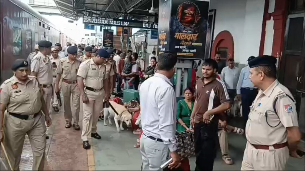 15 अगस्त से पहले अंबाला छावनी रेलवे स्टेशन पर सघन चेकिंग, सुरक्षा के पुख्ता इंतज़ाम 2 vMix Capture 12 August 2025 12 07 41