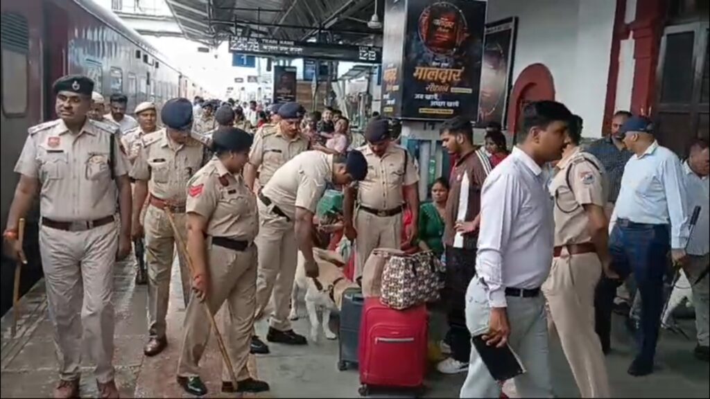 15 अगस्त से पहले अंबाला छावनी रेलवे स्टेशन पर सघन चेकिंग, सुरक्षा के पुख्ता इंतज़ाम 1 vMix Capture 12 August 2025 12 07 52