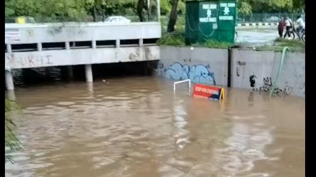 भारी बारिश से सिटी ब्यूटीफुल की रफ्तार थमी, जलभराव से अंडरपास बंद 5 vMix Capture 19 August 2025 18 24 46 edited