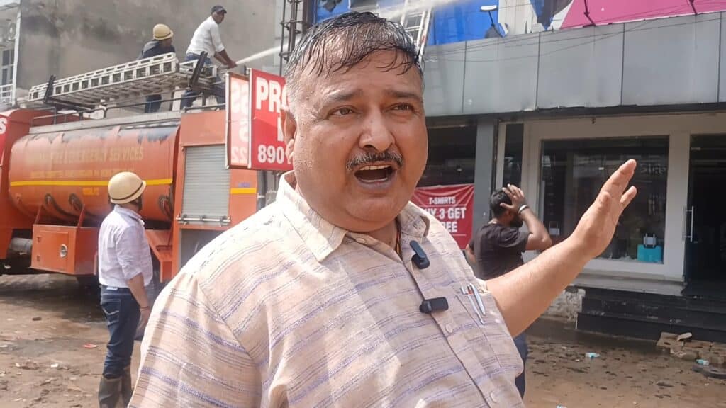 अंबाला में विशाल मेगा मार्ट में भीषण आग, घंटों की मशक्कत के बाद काबू 5 vMix Capture 09 September 2025 13 14 13