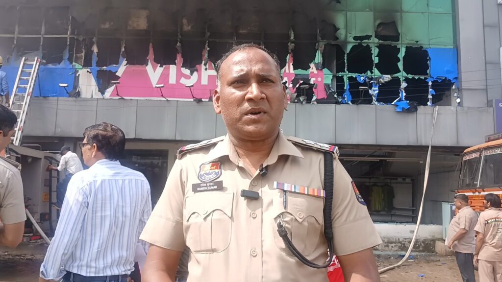 अंबाला में विशाल मेगा मार्ट में भीषण आग, घंटों की मशक्कत के बाद काबू 6 vMix Capture 09 September 2025 13 14 54