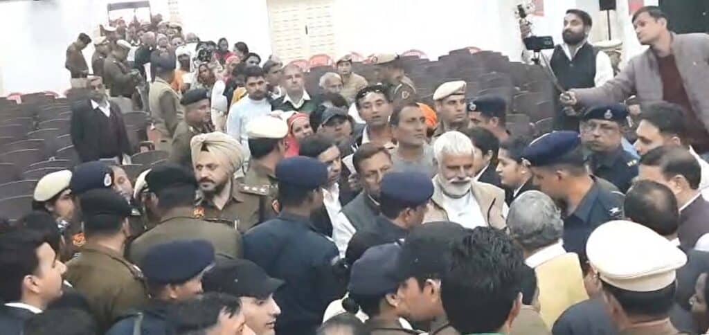 पुलिस व्हवहार सुधारे नही मुझे सुधारना आता है:ऊर्जा मंत्री अनिल विज 2 Untitled 2