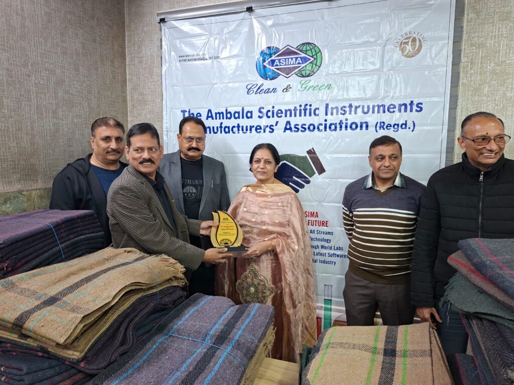 अम्बाला साइंटिफिक इंस्ट्रूमेंट्स मैन्युफैक्चरर्स एसोसिएशन ने नागरिक अस्पताल को भेंट किए 100 कंबल 2 WhatsApp Image 2025 12 24 at 2.52.49 PM