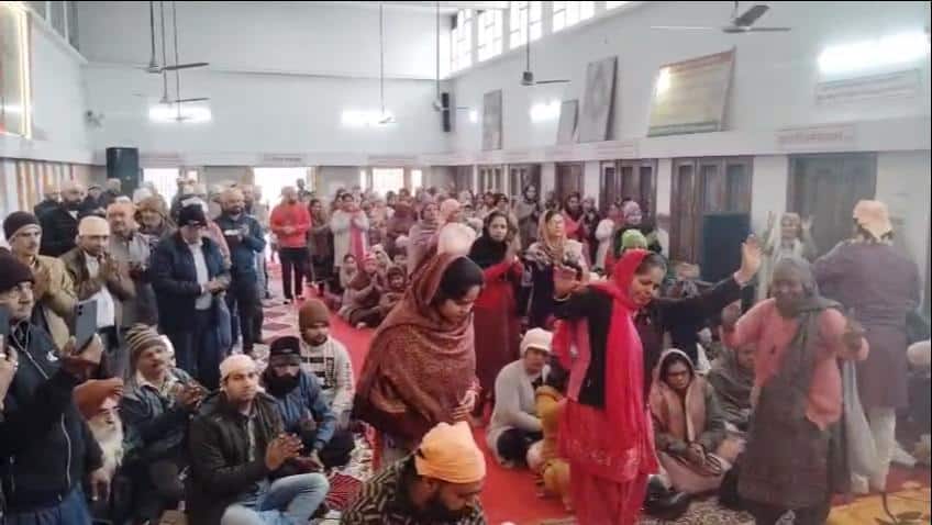 गद्दी टिल्ला श्री गुरू गोरखनाथ जी मठ में श्री श्री 108 पीर पारसनाथ जी महाराज का जन्मदिन धूमधाम से मनाया गया 2 Snapshot 4