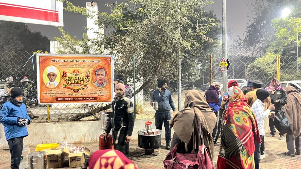 नव वर्ष पर नई पहल: अंबाला कैंट रेलवे स्टेशन पर चाय–बिस्कुट वितरण के साथ सेवा का संदेश 1 WhatsApp Image 2026 01 01 at 11.26.45