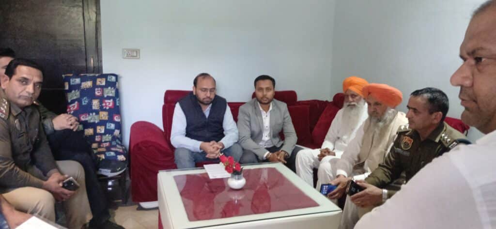 सपेरा रिंग रोड पर किसानों का धरना, अधिकारियों ने एंट्री पॉइंट बहाल करने का दिया आश्वासन 2 1002438016