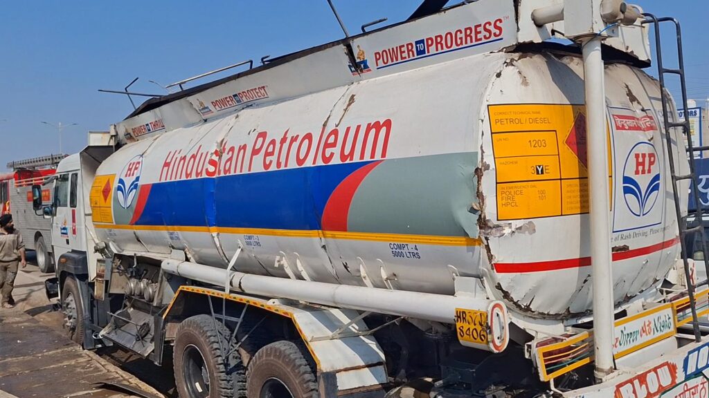 बलदेवनगर में टैंकर में आग व ब्लास्ट, एक व्यक्ति की मौत 1 Snapshot 1