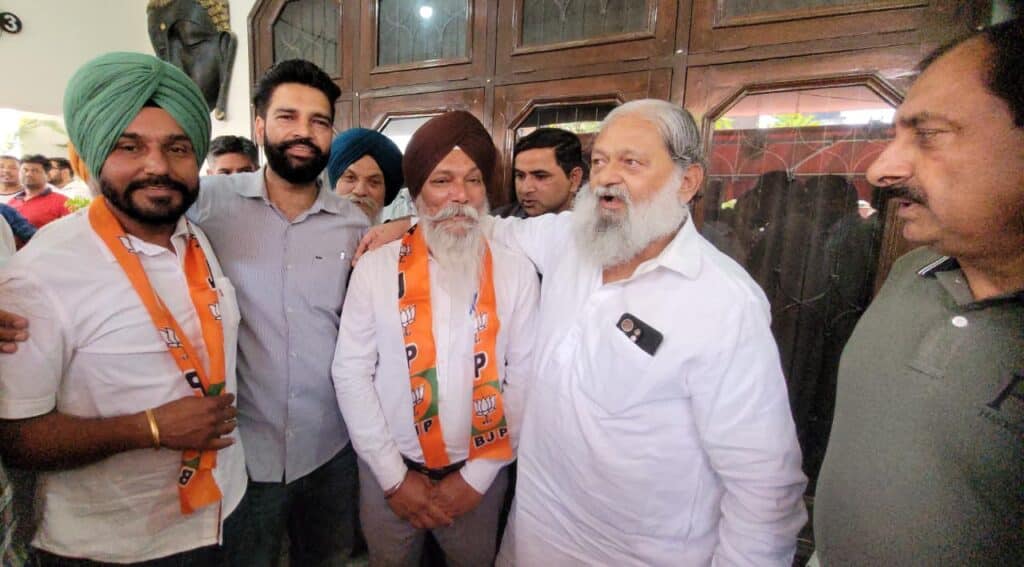 अनिल विज से प्रभावित होकर पंजोखरा साहिब व बरनाला के सरपंच भाजपा में शामिल 1 WhatsApp Image 2026 04 30 at 6.33.40 PM